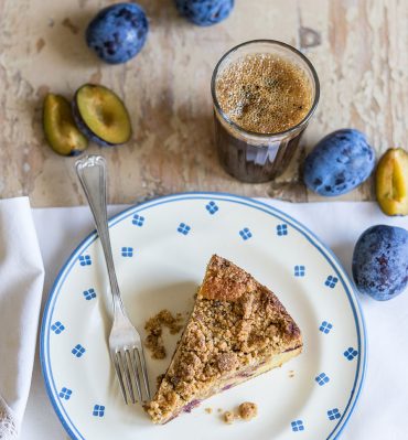 Torta di prugne con streusel alle mandorle