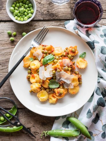 Cappelletti piselli e prosciutto
