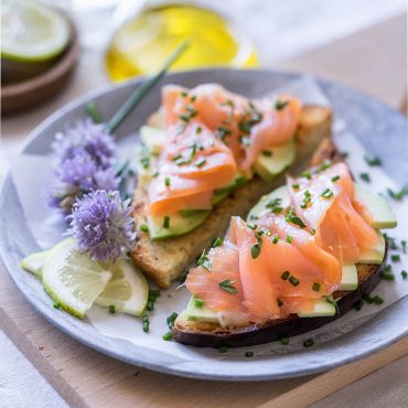 Avocado toast con pan brioche