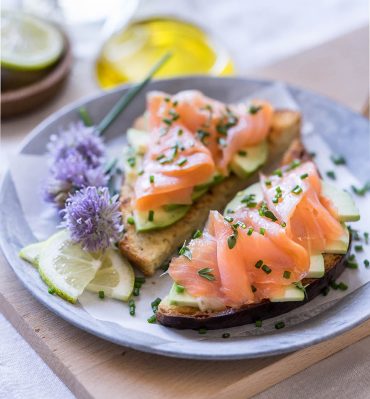 Avocado toast con pan brioche
