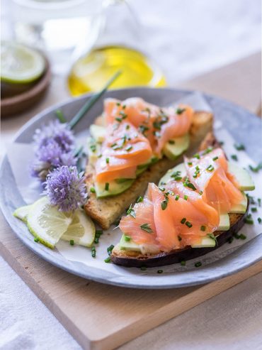 Avocado toast con pan brioche
