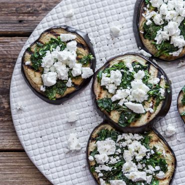 Melanzane grigliate con feta e prezzemolo