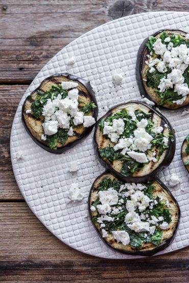 Melanzane grigliate con feta e prezzemolo