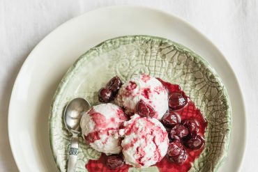 Gelato di ricotta e amarene