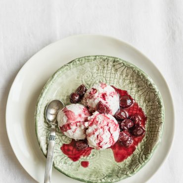 Gelato di ricotta e amarene