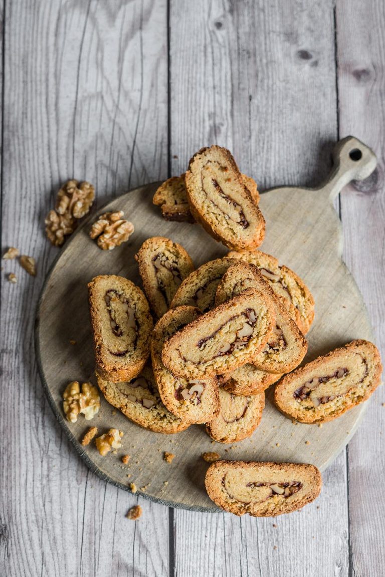 Biscotti arrotolati con noci e rosa canina | La tarte maison