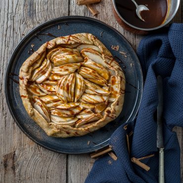 Galette alle mele con salsa al caramello