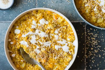 Minestra bulgur e quinoa con zucca e topinambur