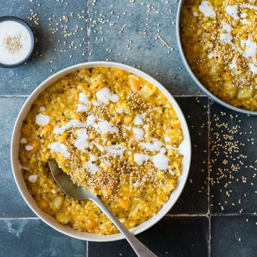 Minestra bulgur e quinoa con zucca e topinambur