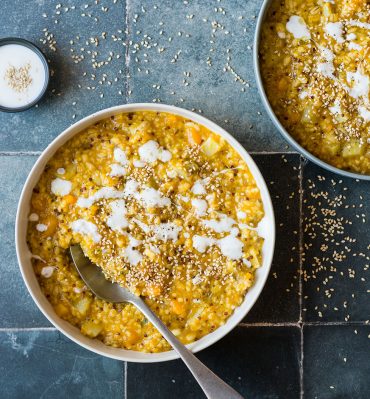 Minestra bulgur e quinoa con zucca e topinambur