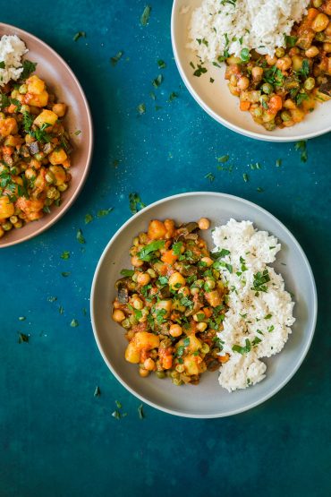 Curry di verdure e riso al cocco
