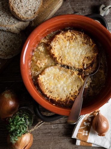 Soupe a l'oignon o zuppa di cipolle alla francese