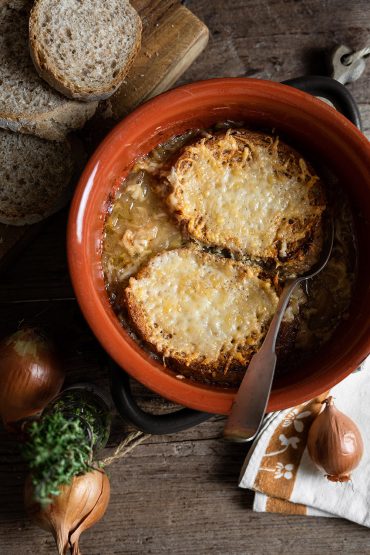 Soupe a l'oignon o zuppa di cipolle alla francese